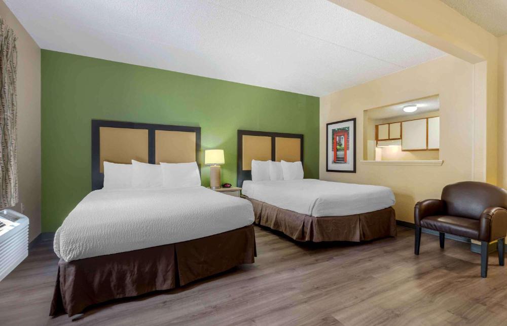 Deluxe Studio with Two Queen Beds - Non-Smoking interior